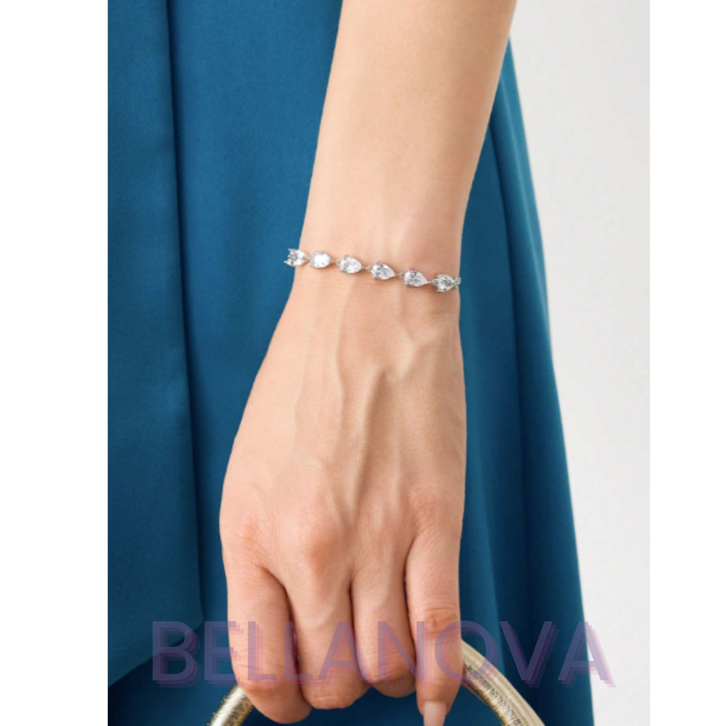 Adjustable Swarovski™ Crystal Bracelet – 18k Gold-Plated + FREE UK Delivery